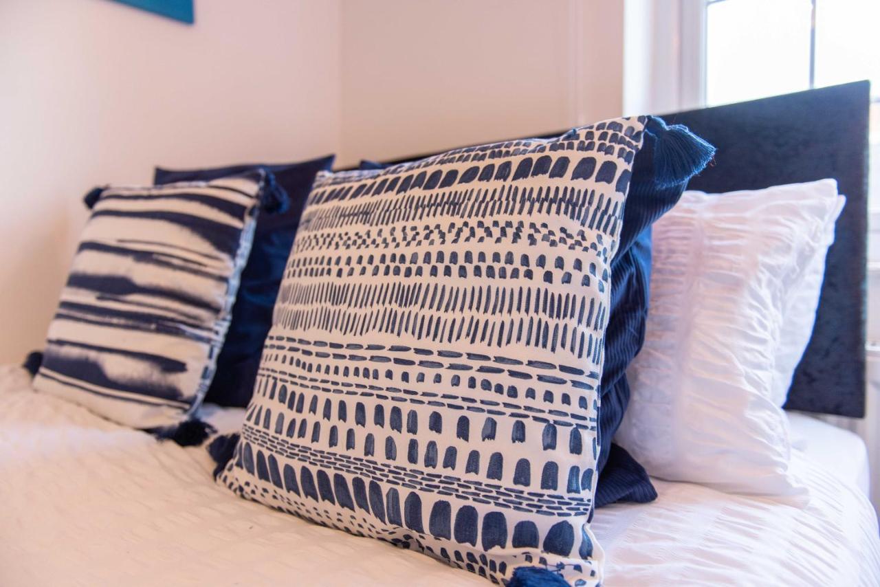 Stylish & Central 2 Bedroom Apartment - Fast Wifi Касл-Донингтон Экстерьер фото