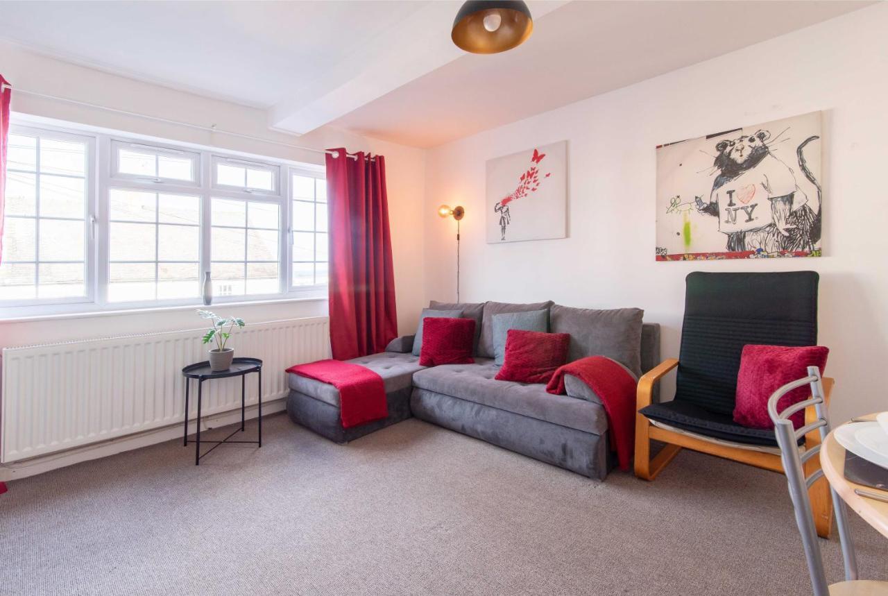 Stylish & Central 2 Bedroom Apartment - Fast Wifi Касл-Донингтон Экстерьер фото